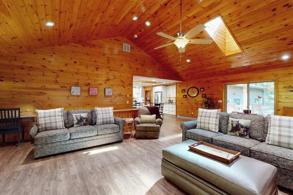 Photo of Livingroom in McHenry
