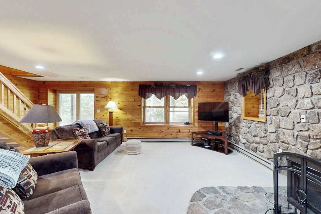 Photo of Livingroom in McHenry