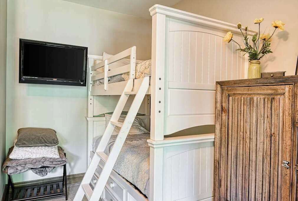 Photo of Bedroom in Blakeslee