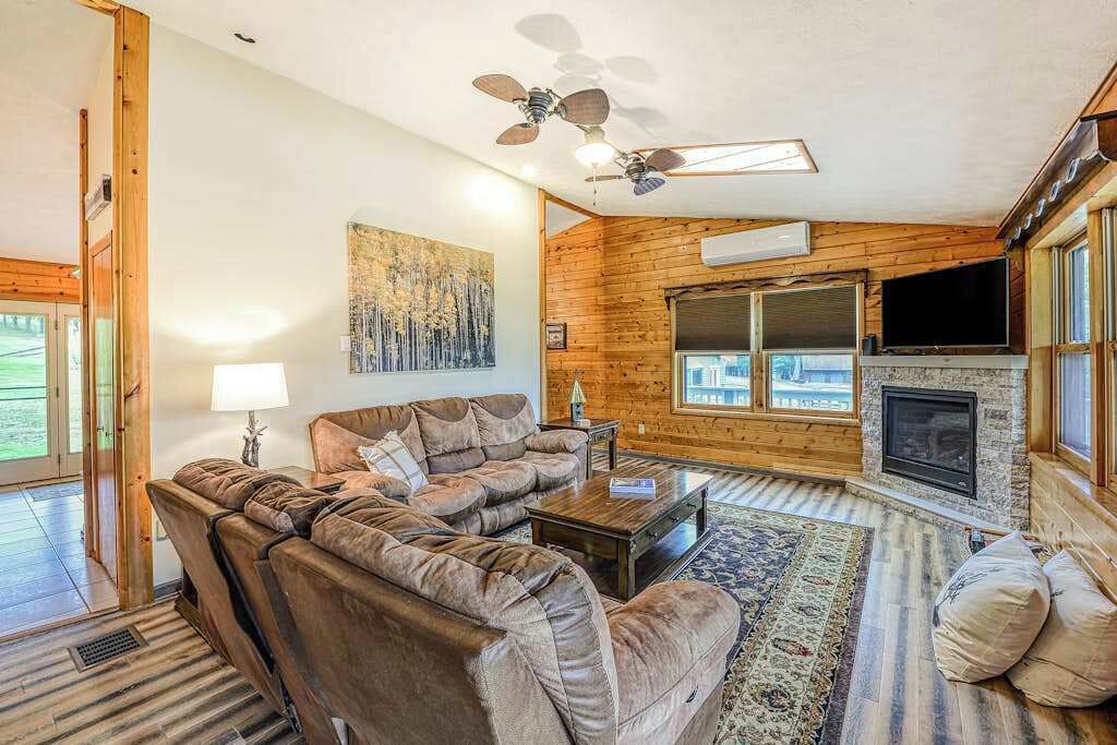 Photo of Livingroom in McHenry
