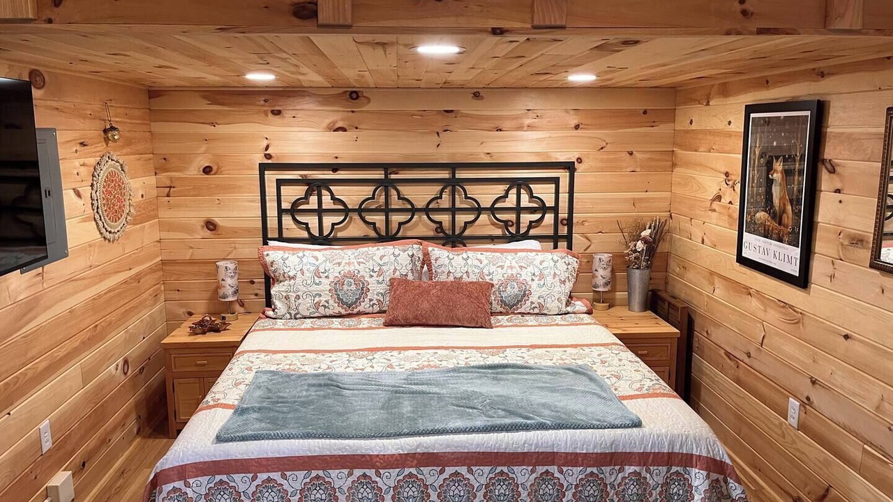 Photo of Bedroom in Berkeley Springs