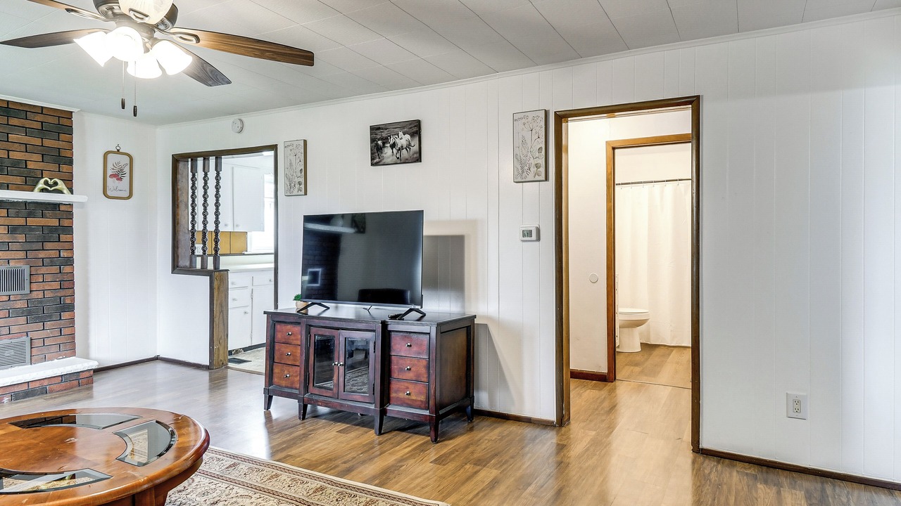 Photo of Livingroom in Ashland