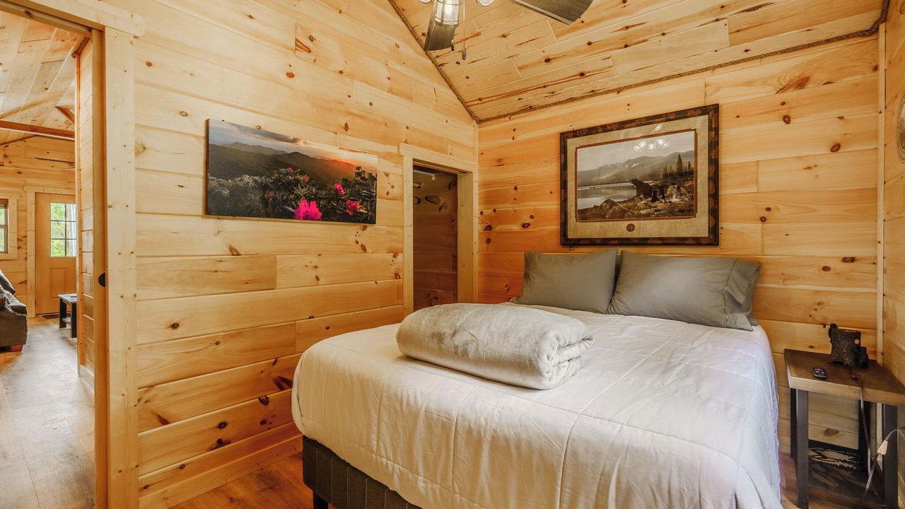 Photo of Bedroom in Kodak