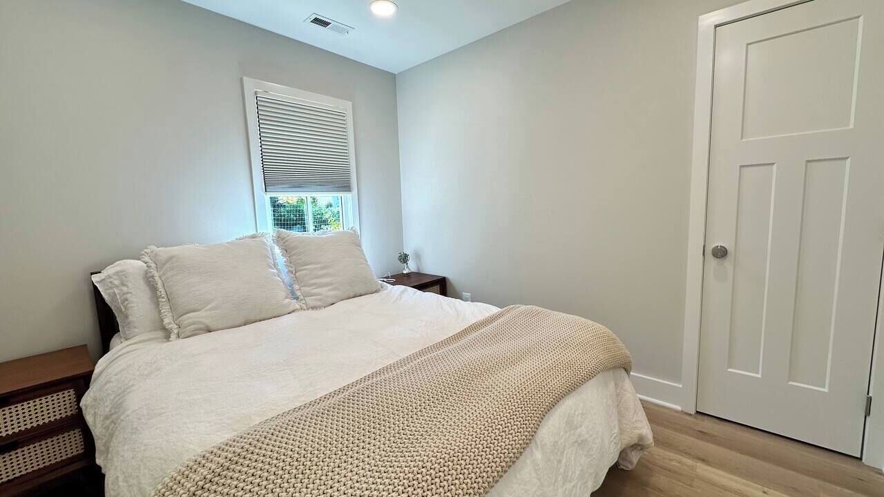 Photo of Bedroom in Leesburg's Old and Historic District