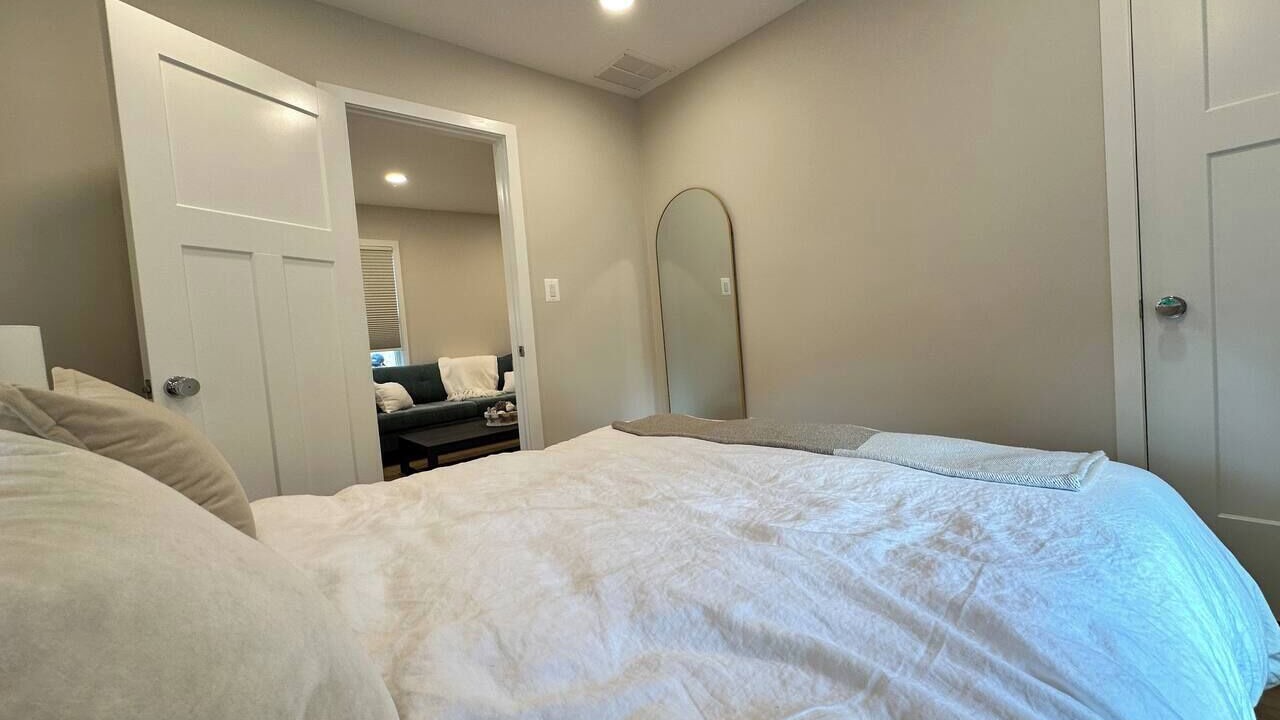 Photo of Bedroom in Leesburg's Old and Historic District
