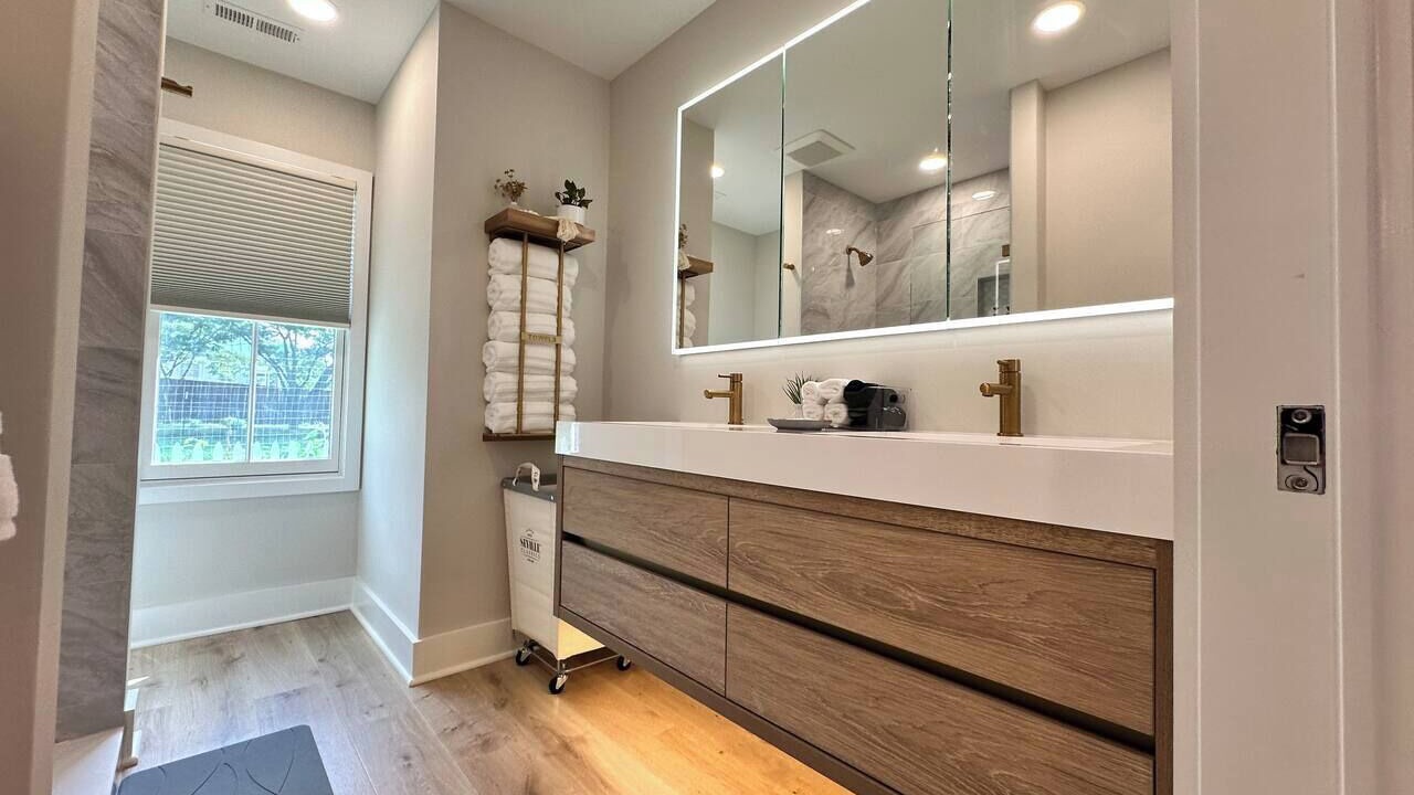 Photo of Bathroom in Leesburg's Old and Historic District
