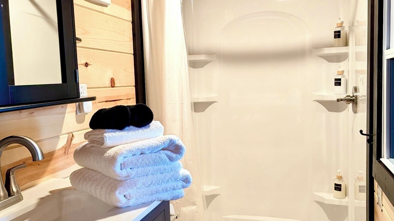 Photo of Bathroom in Laurel Ridge
