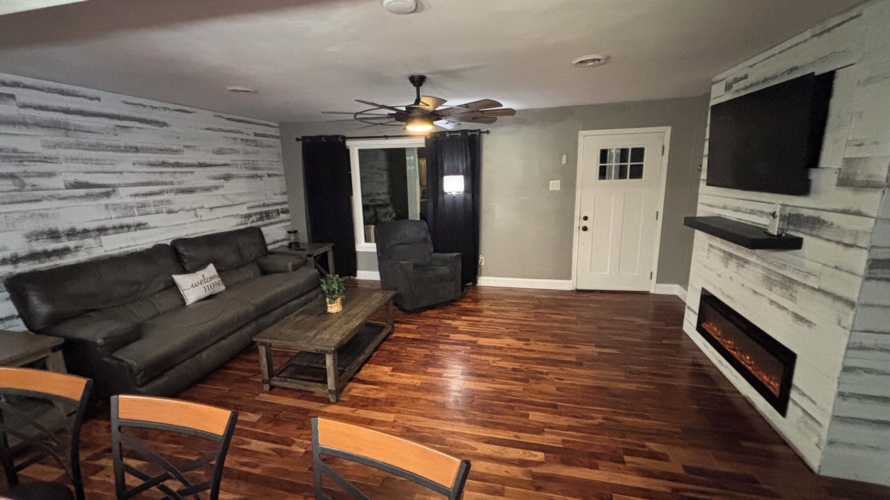 Photo of Livingroom in Waneta