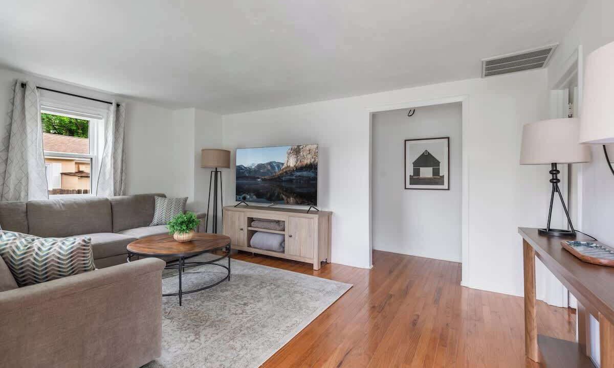 Photo of Livingroom in Leesburg