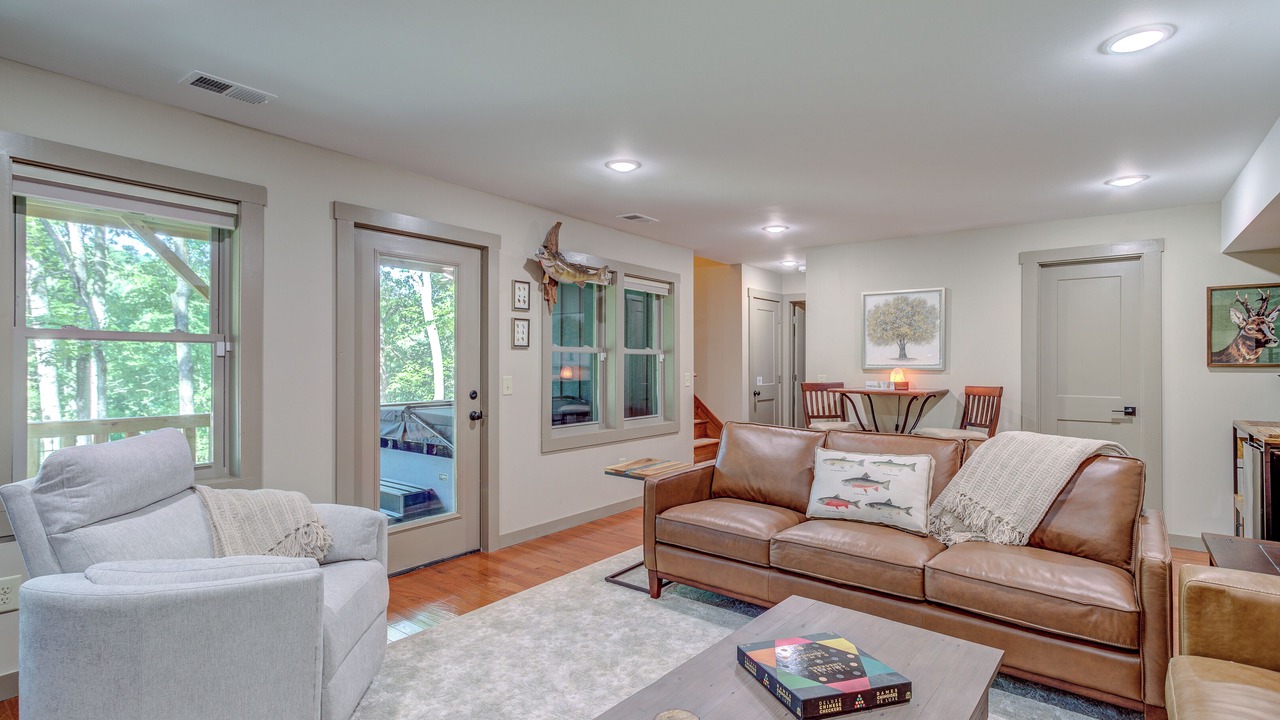 Photo of Livingroom in West Jefferson