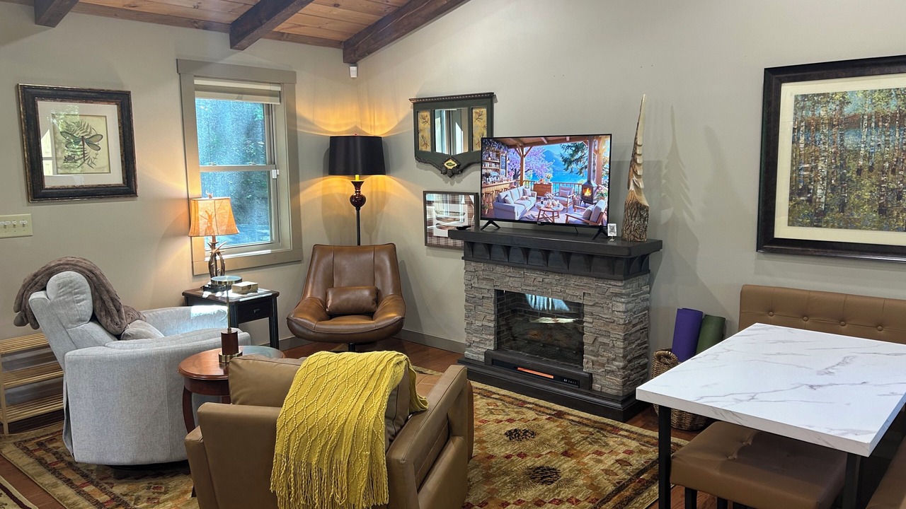 Photo of Livingroom in West Jefferson