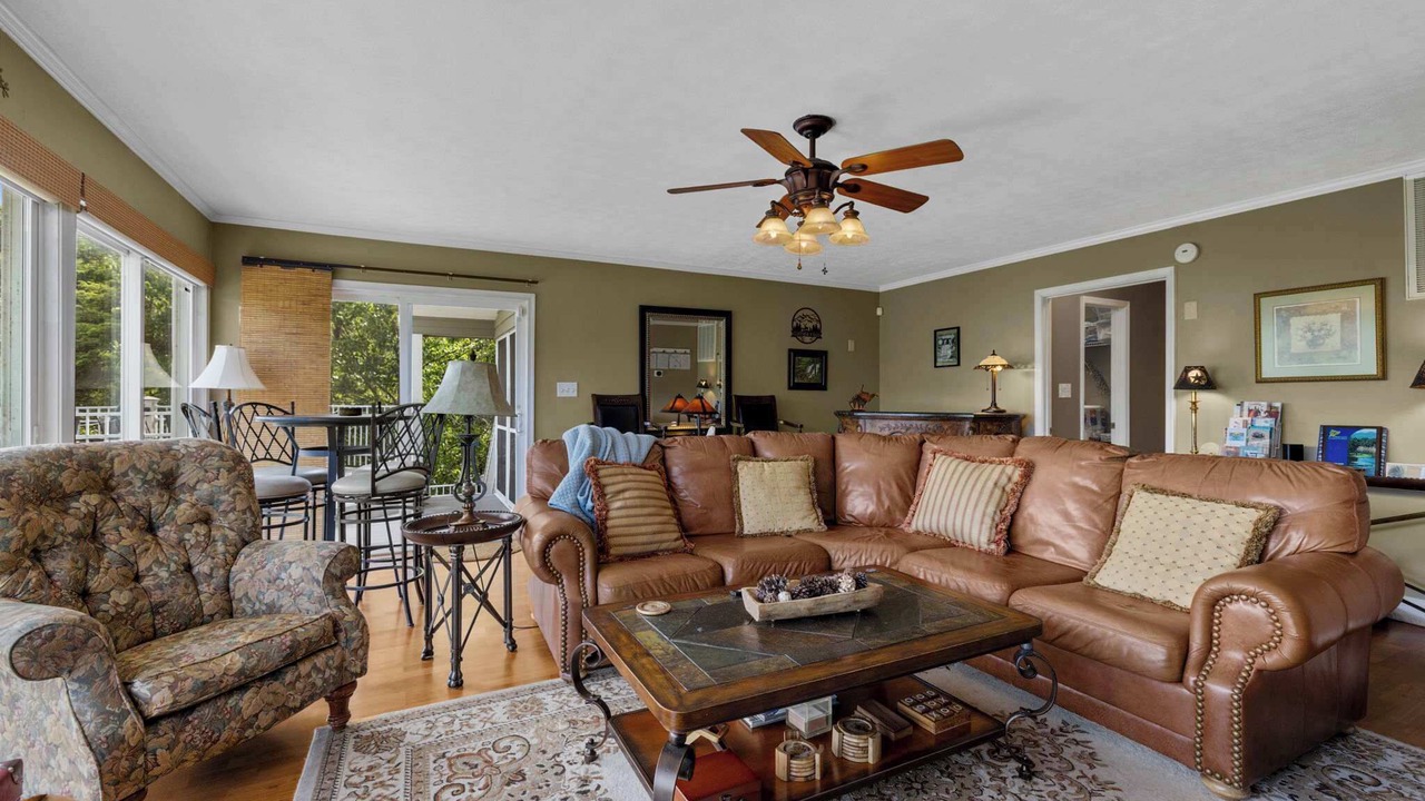 Photo of Livingroom in South Fork