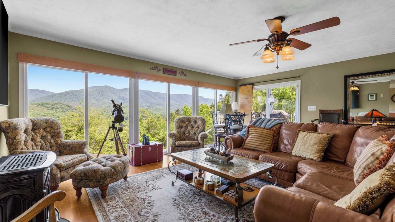 Photo of Livingroom in South Fork