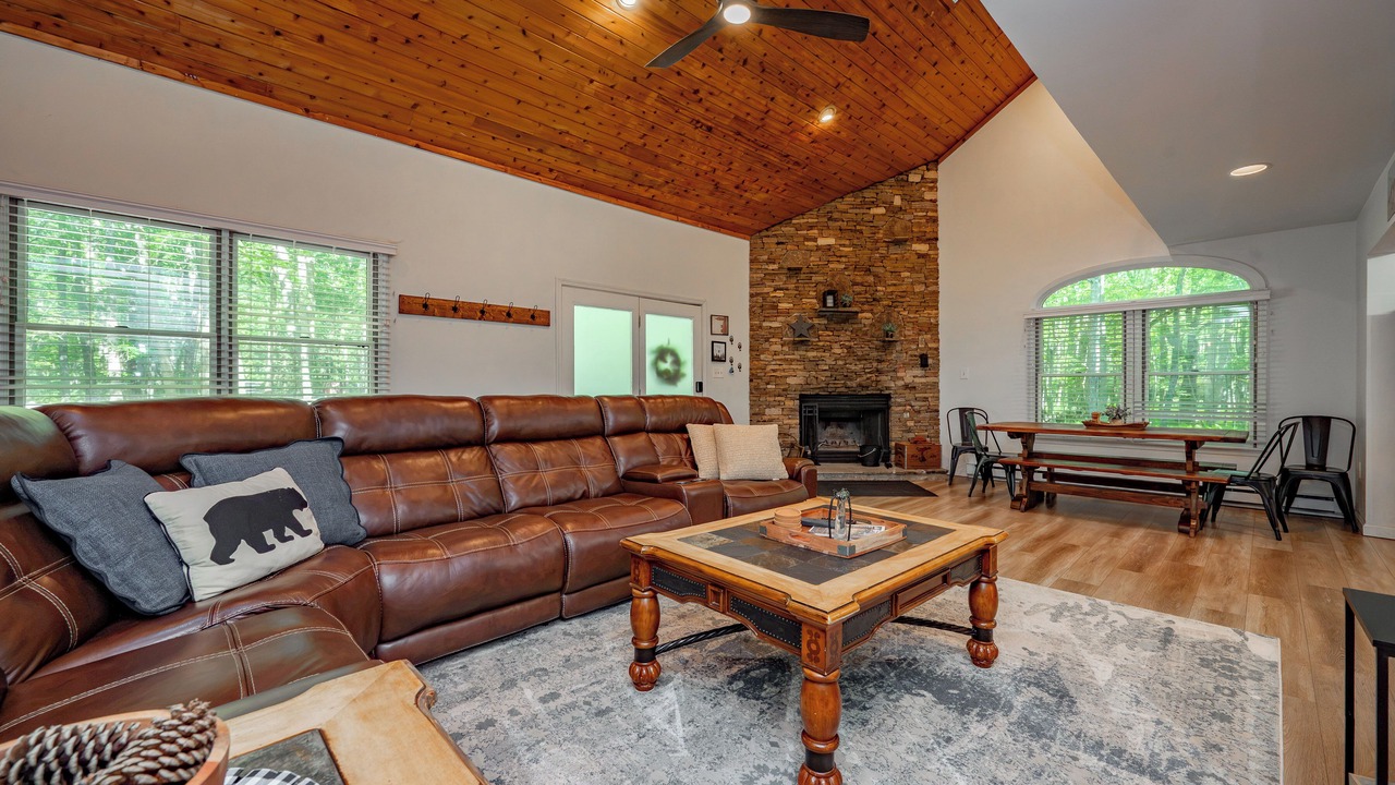 Photo of Livingroom in McHenry