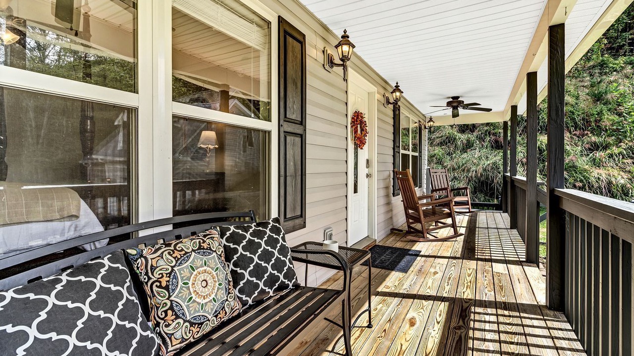 Photo of Patio Balcony in Barnardsville