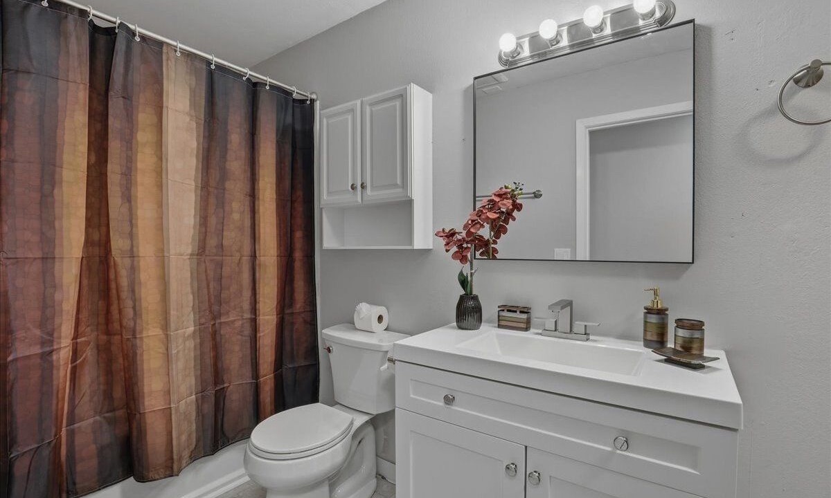 Photo of Bathroom in University Area