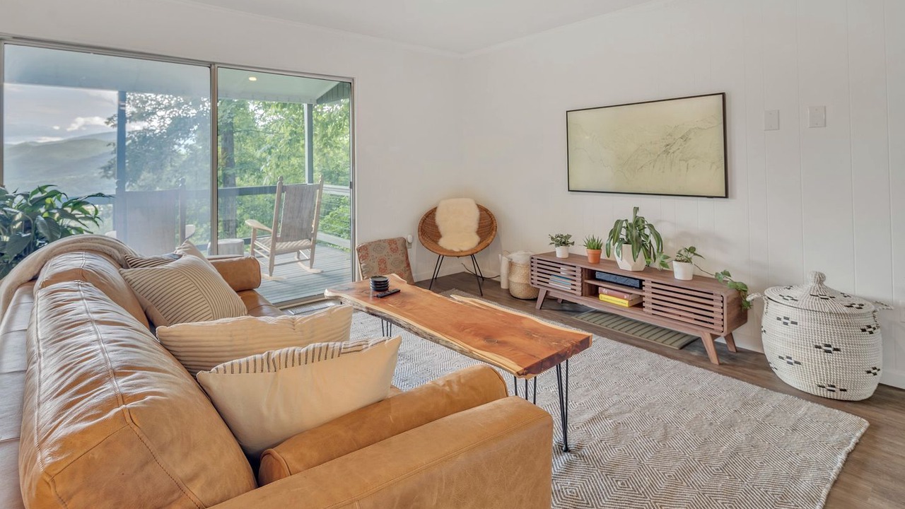 Photo of Livingroom in Walker-In-the-Hills