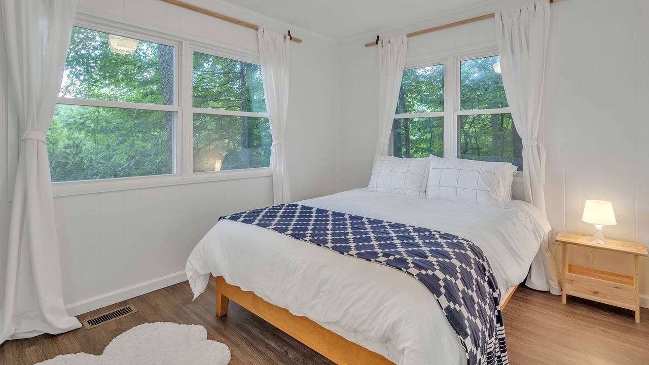Photo of Bedroom in Walker-In-the-Hills