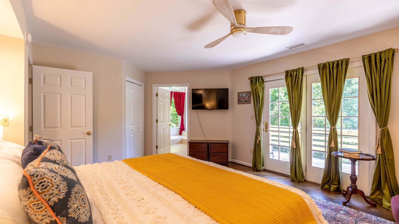 Photo of Bedroom in Lenoir