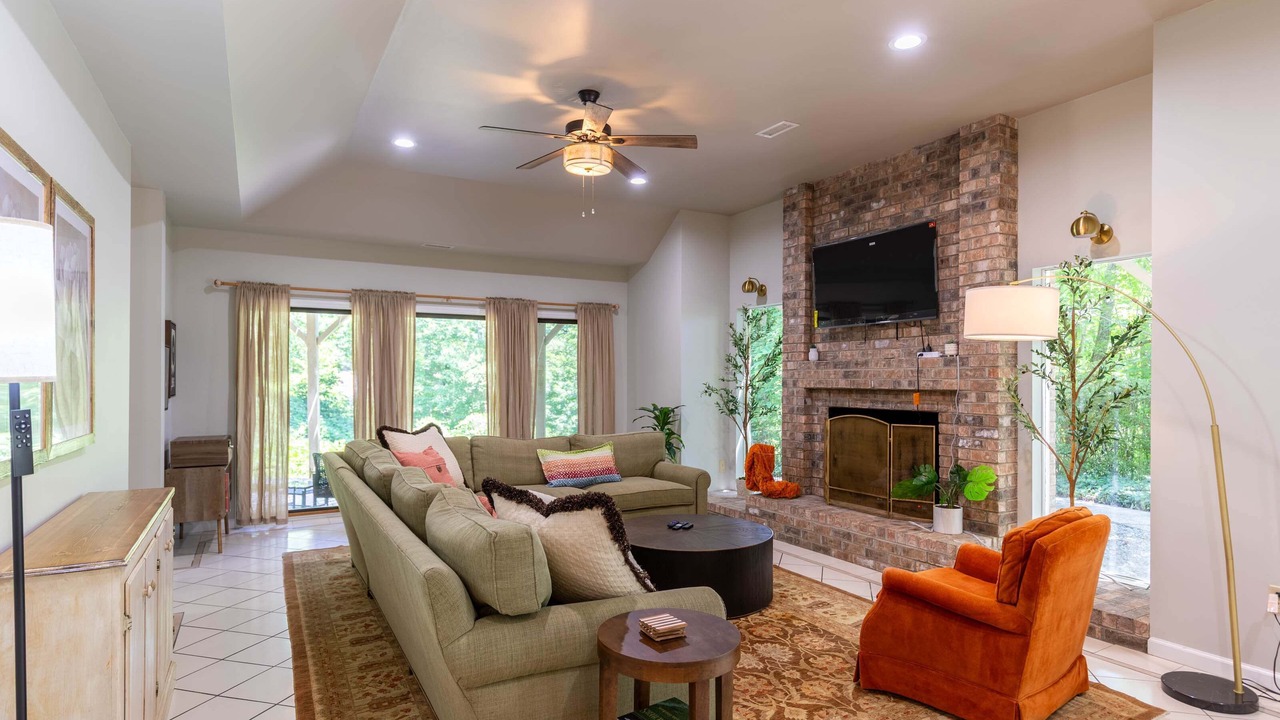 Photo of Livingroom in Lenoir