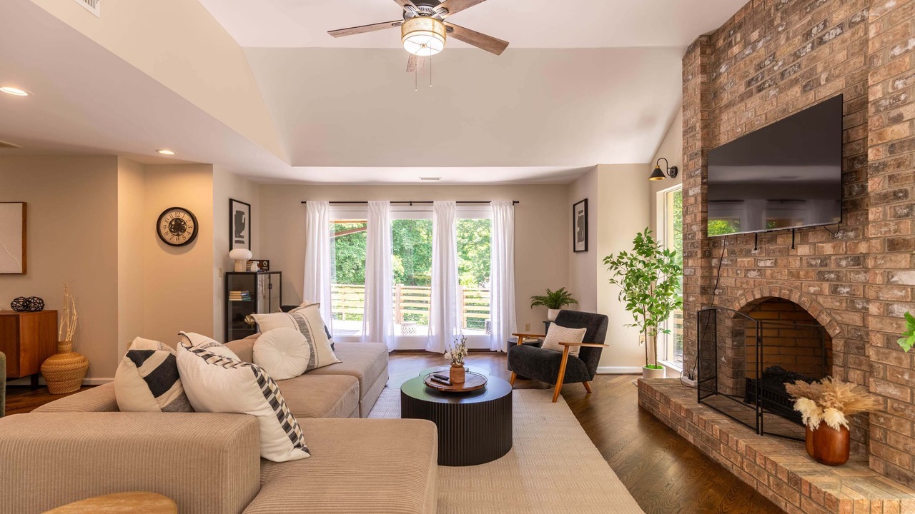 Photo of Livingroom in Lenoir