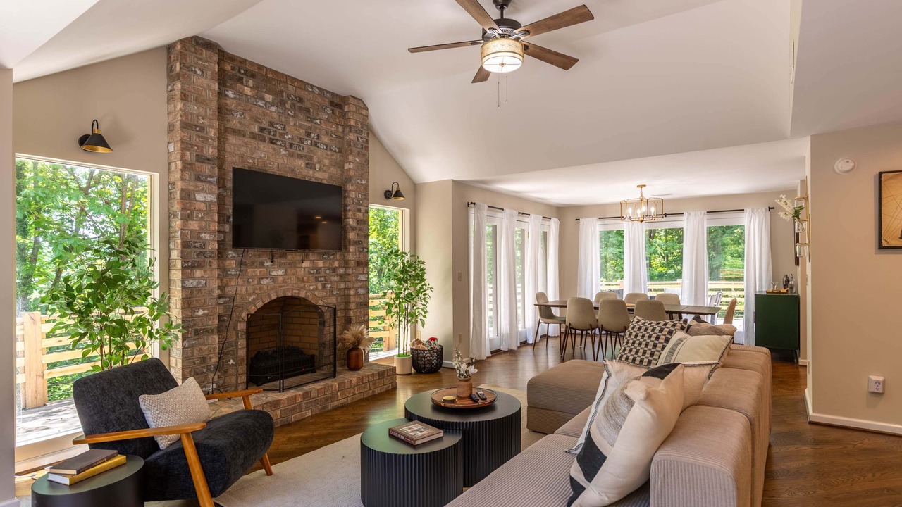 Photo of Livingroom in Lenoir