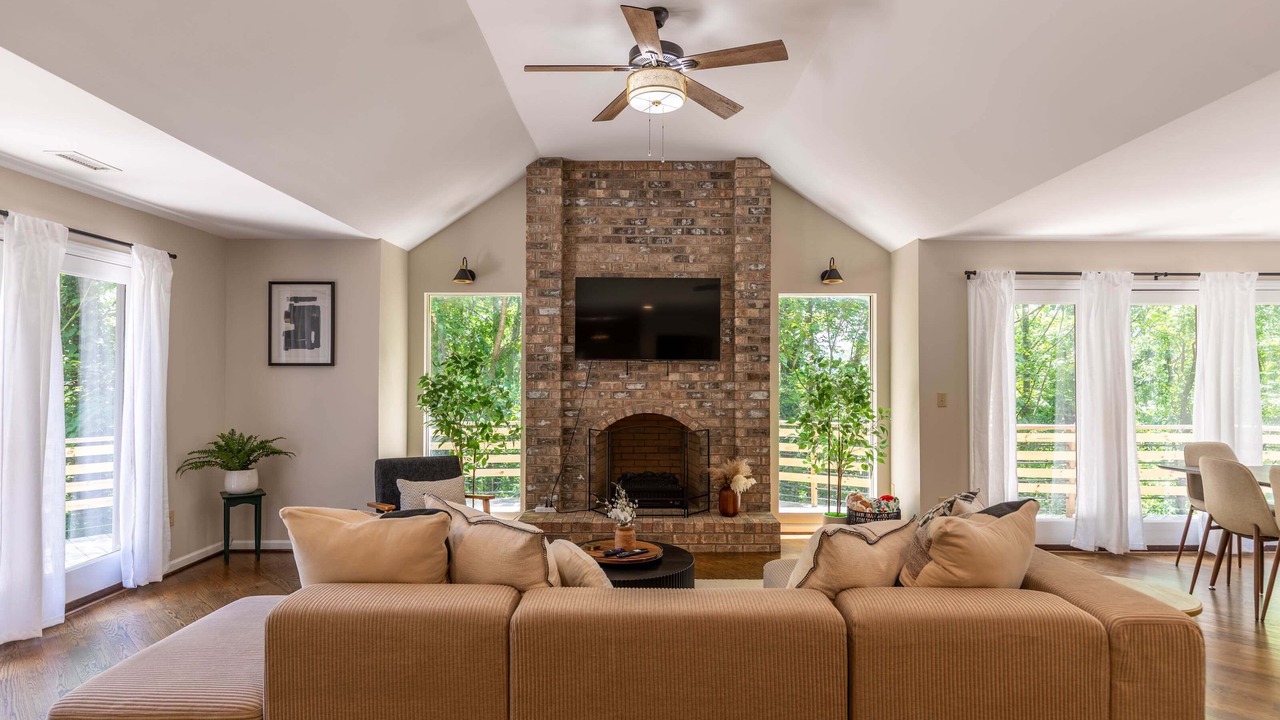 Photo of Livingroom in Lenoir