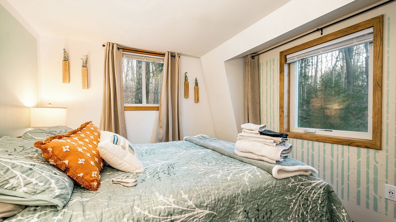 Photo of Bedroom in Oakland