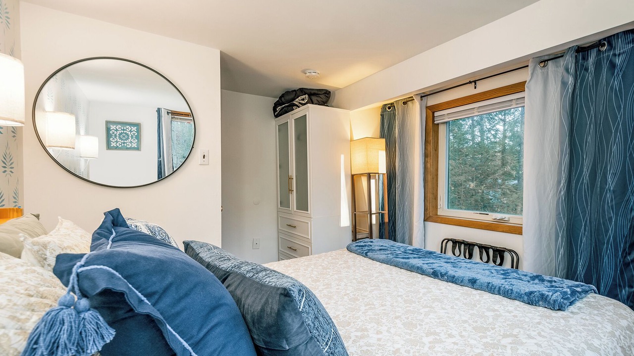 Photo of Bedroom in Oakland