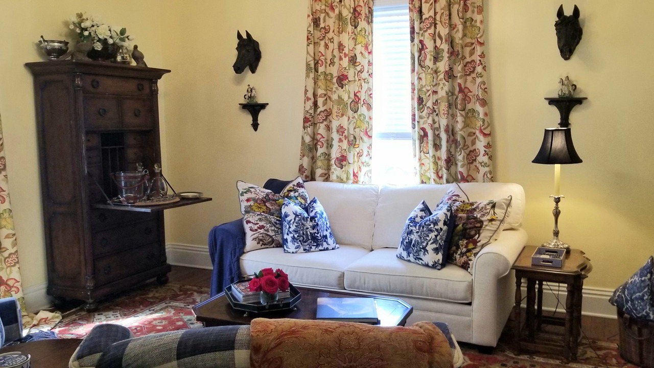 Photo of Livingroom in Midway