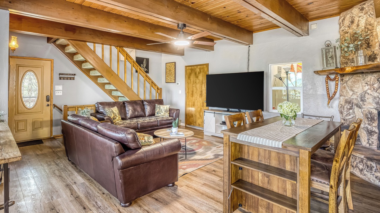 Photo of Livingroom in Lake Arrowhead