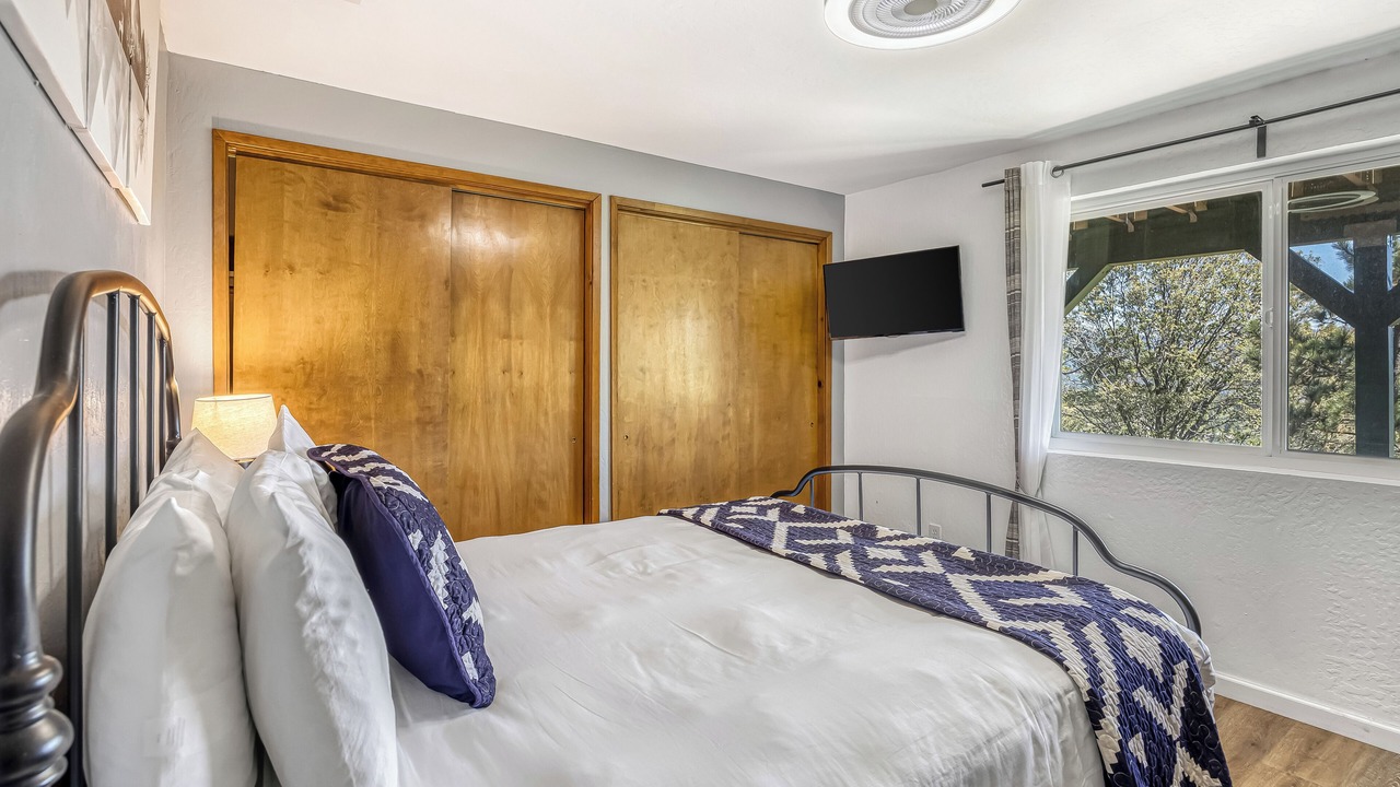 Photo of Bedroom in Lake Arrowhead