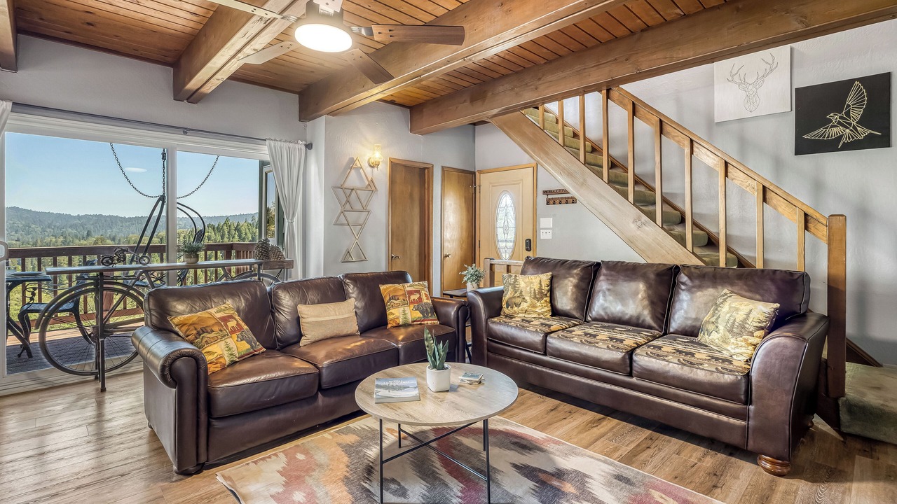 Photo of Livingroom in Lake Arrowhead