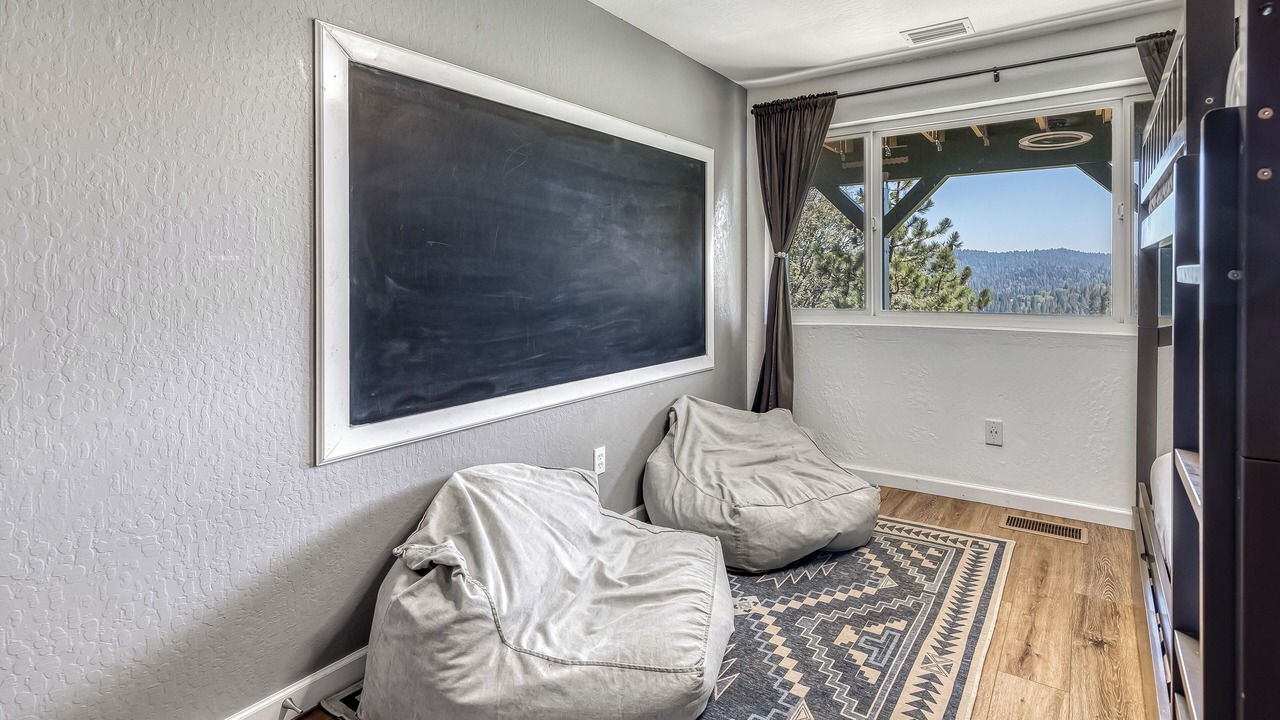 Photo of Bedroom in Lake Arrowhead