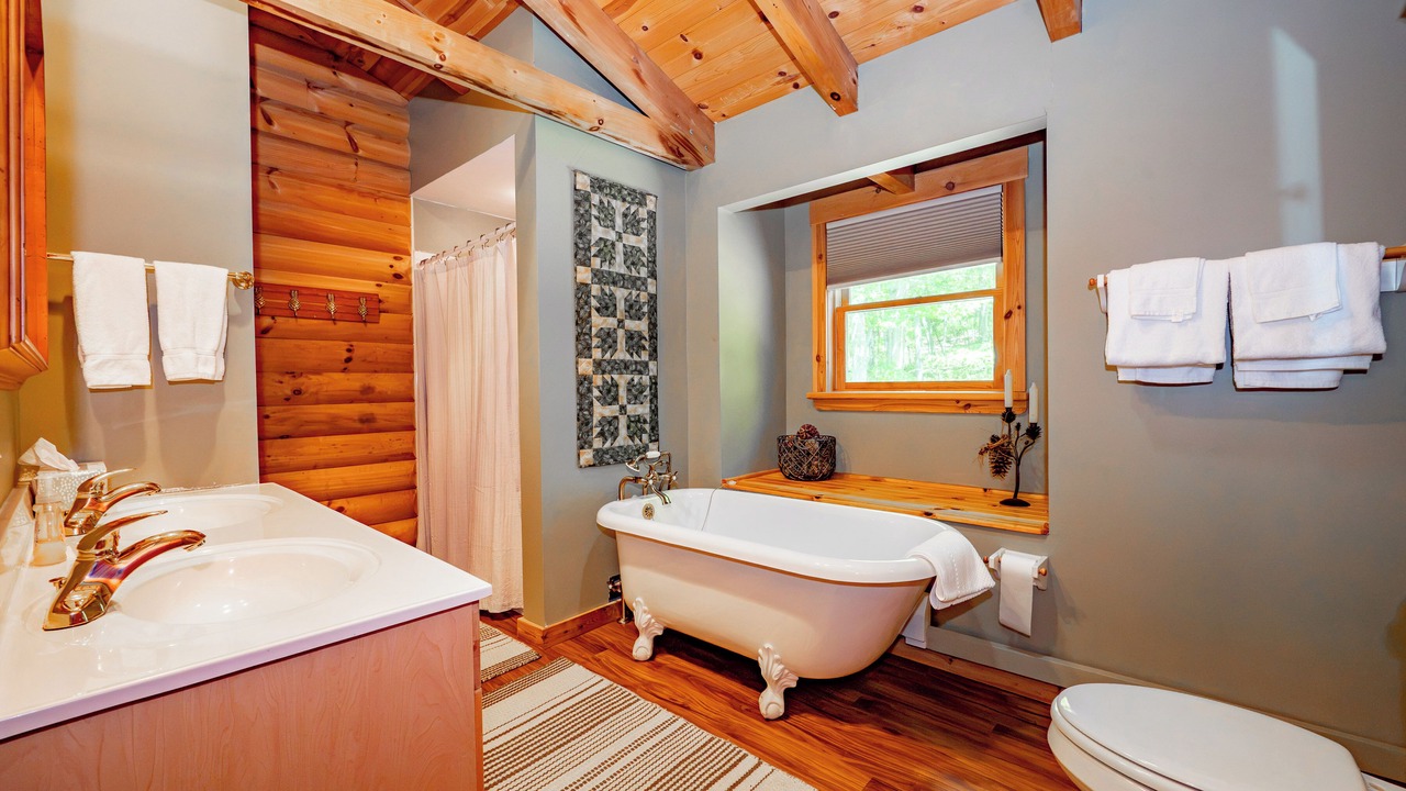 Photo of Bathroom in North Glade Hills