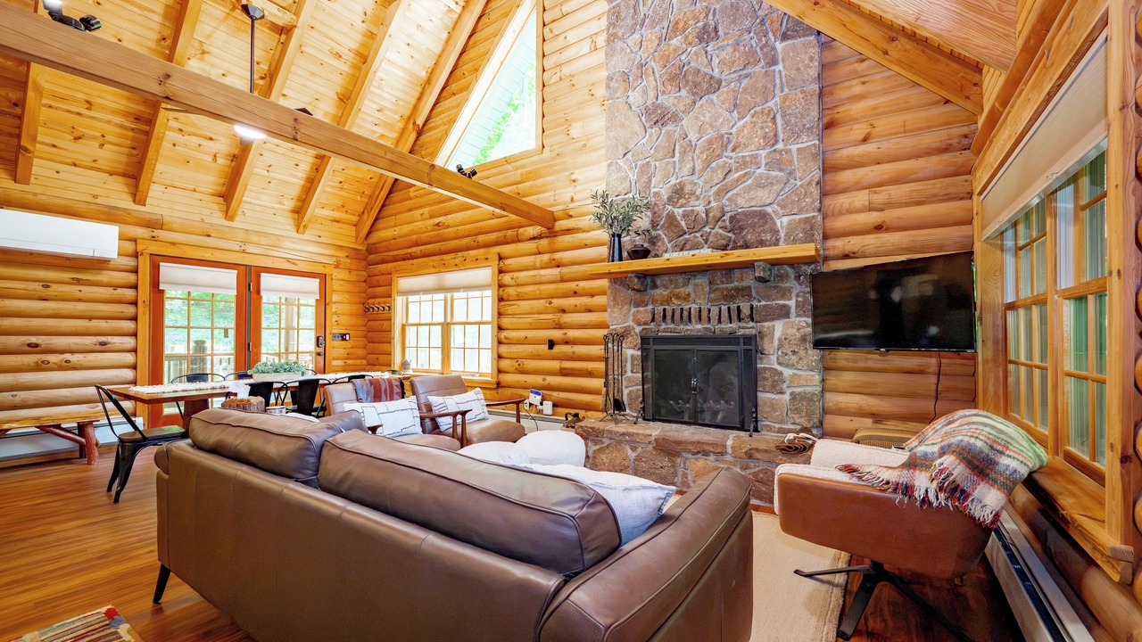Photo of Livingroom in North Glade Hills