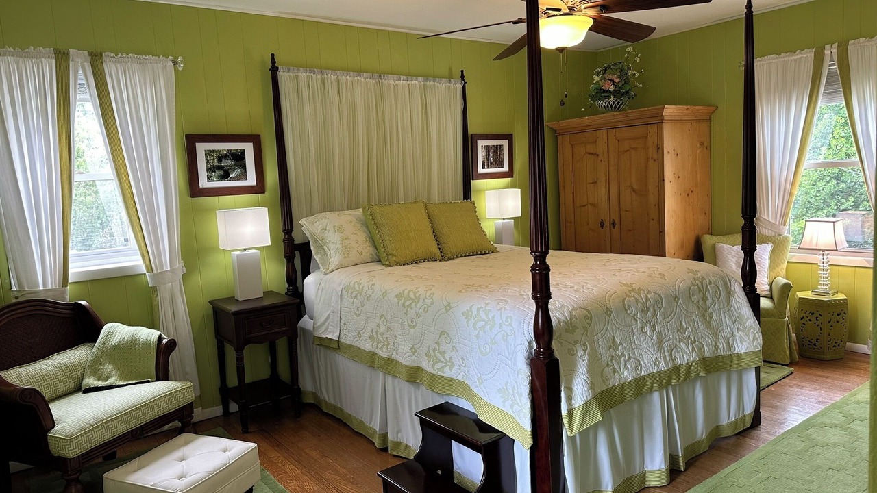 Photo of Bedroom in Swannanoa