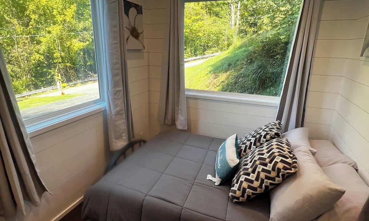 Photo of Bedroom in Betsy Layne