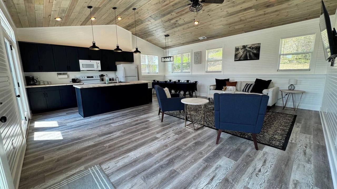 Photo of Livingroom in Jonesville