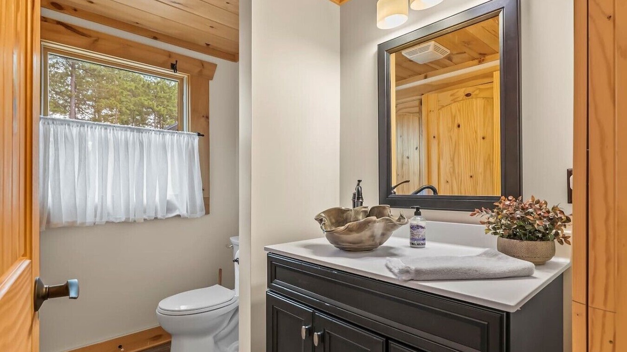 Photo of Bathroom in Nebo