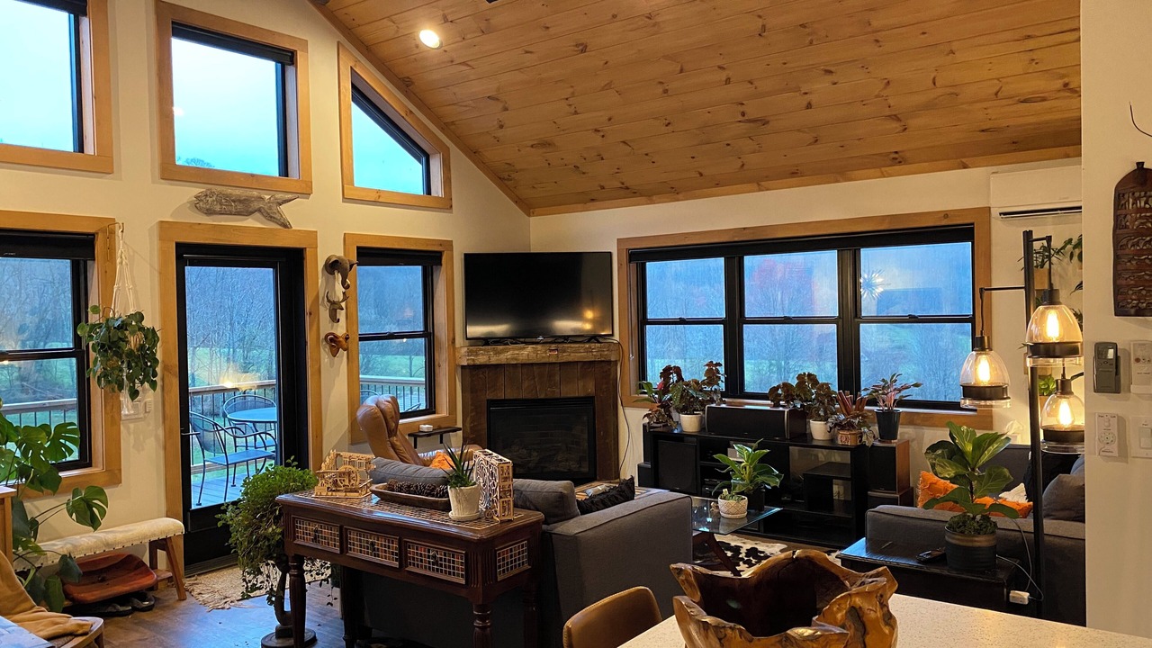 Photo of Livingroom in Roan Mountain