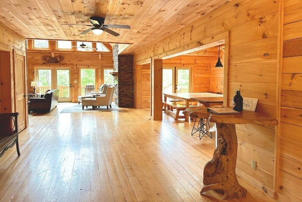 Photo of Livingroom in Lake Lure
