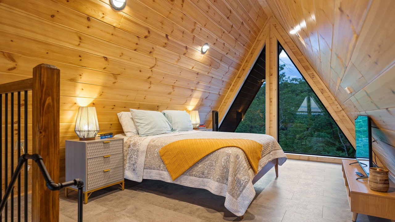 Photo of Bedroom in Frenchburg