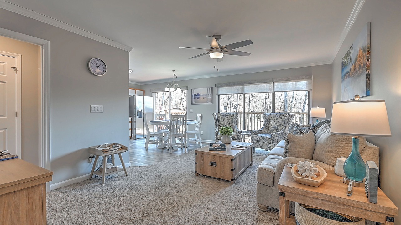 Photo of Livingroom in Oak Grove