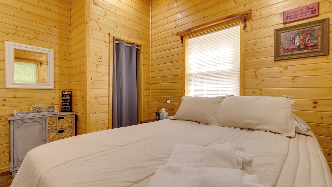 Photo of Bedroom in Knox County