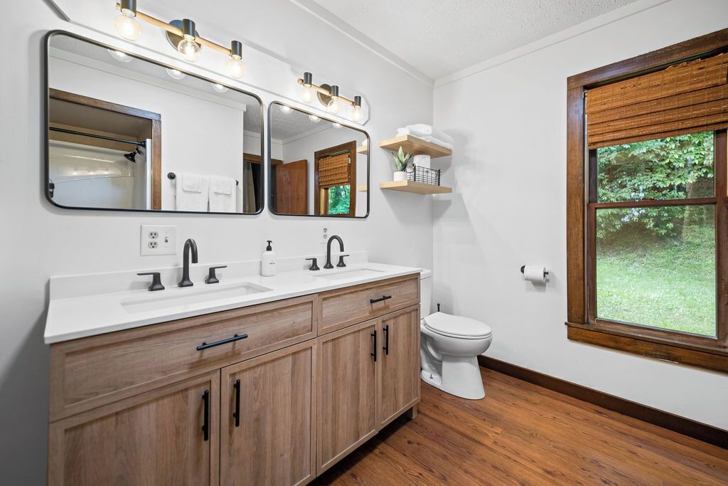 Photo of Bathroom in Canvas