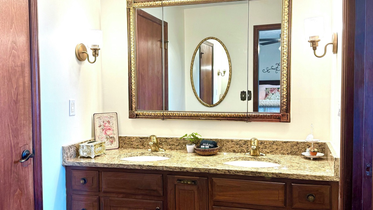 Photo of Bathroom in De Mossville