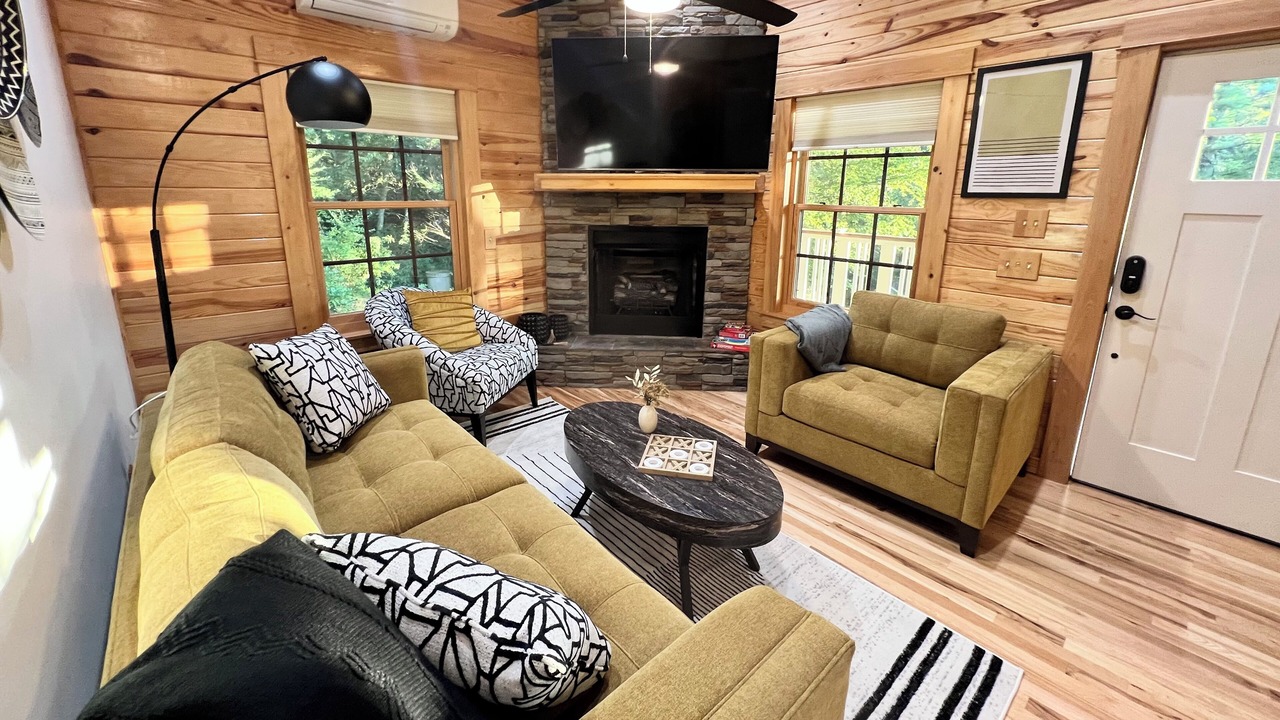 Photo of Livingroom in West Jefferson