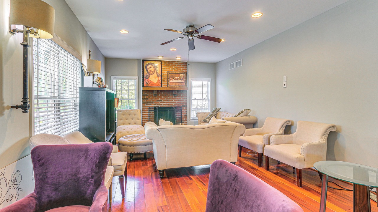 Photo of Livingroom in Point of Rocks