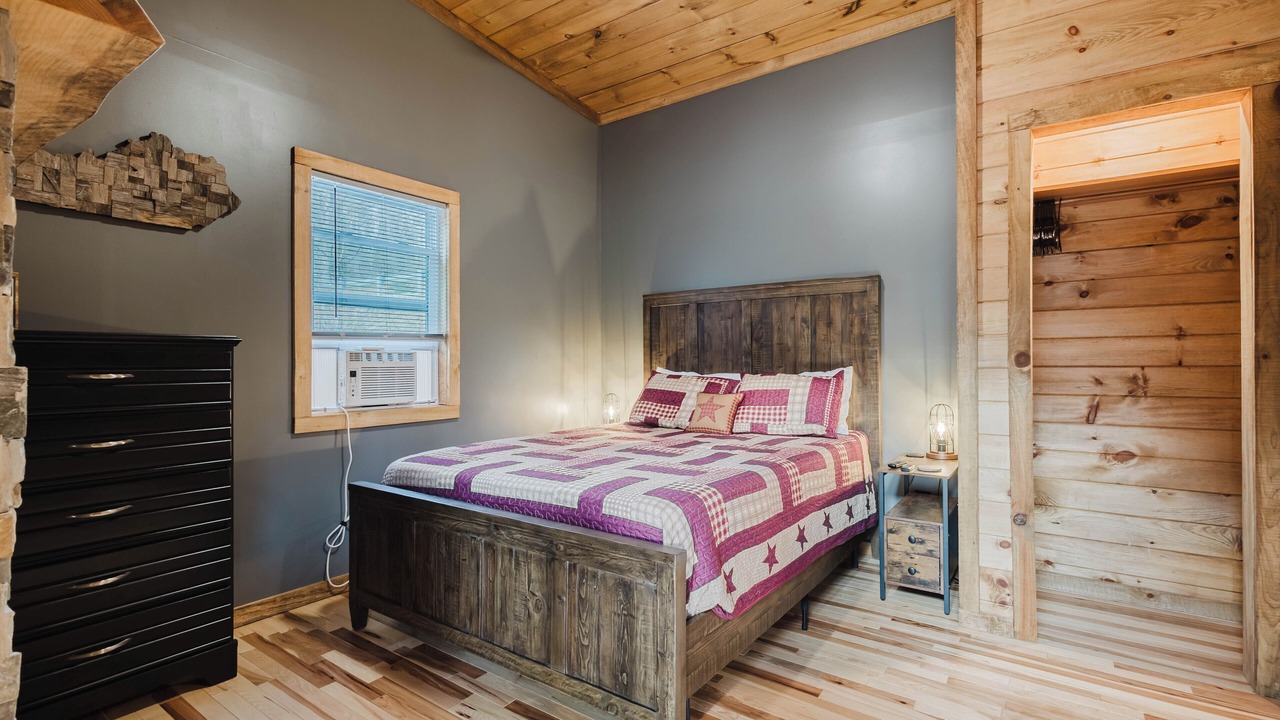 Photo of Bedroom in Campton